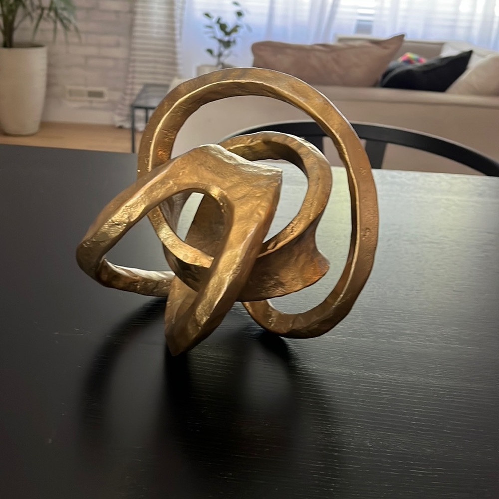 Solid metal decorative piece